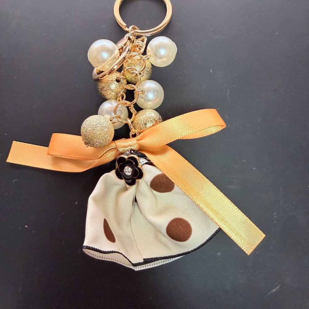 Bag charm/key chain with Bow and Pearls.